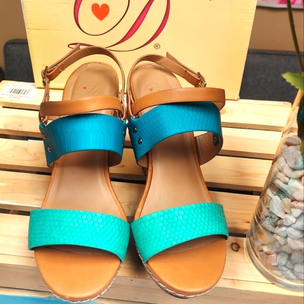 My Delicious Shoes Women's Loren-S Aqua Teal Wedge Sandals Size 10 Used Once